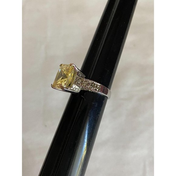 Beautiful yellow CZ ring sz 7 - Picture 4 of 5